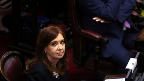 La expresidenta argentina Cristina Fernandez de Kirchner, durante la ceremonia de jura de los nuevos senadores, en Buenos Aires. REUTERS/Marcos Brindicci La expresidenta argentina Cristina Fernandez de Kirchner, durante la ceremonia de jura de los nuevos senadores, en Buenos Aires. REUTERS/Marcos Brindicci