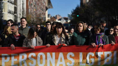La ministra de Igualdad, Ana Redondo (c), y la portavoz del PSOE en el Ayuntamiento de Madrid, Reyes Maroto (d), durante una manifestación en defensa de la Ley LGTBI y la Ley Trans de la Comunidad de Madrid, a 17 de diciembre de 2023, La ministra de Igualdad, Ana Redondo (c), y la portavoz del PSOE en el Ayuntamiento de Madrid, Reyes Maroto (d), durante una manifestación en defensa de la Ley LGTBI y la Ley Trans de la Comunidad de Madrid, a 17 de diciembre de 2023,