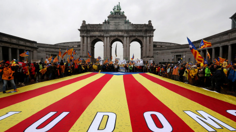 Los participantes en la manifestación convocada por ANC en Bruselas, en el inicio de la marcha, en el Parque del Cincuentenario. REUTERS/Yves Herman Los participantes en la manifestación convocada por ANC en Bruselas, en el inicio de la marcha, en el Parque del Cincuentenario. REUTERS/Yves Herman