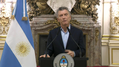 El presidente de Argentina, Mauricio Macri, durante el mensaje en el que ha anunciado que ha iniciado conversaciones con el Fondo Monetario Internacional (FMI) para recibir una "línea de apoyo financiero". EFE El presidente de Argentina, Mauricio Macri, durante el mensaje en el que ha anunciado que ha iniciado conversaciones con el Fondo Monetario Internacional (FMI) para recibir una "línea de apoyo financiero". EFE