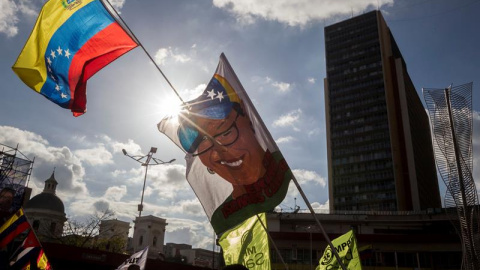 Decenas de personas participan en el acto de cierre de campaña de la candidata a la Alcaldía del municipio Libertador, del Partido Socialista Unido de Venezuela (PSUV), Érika Farías.-EFE Decenas de personas participan en el acto de cierre de campaña de la candidata a la Alcaldía del municipio Libertador, del Partido Socialista Unido de Venezuela (PSUV), Érika Farías.-EFE