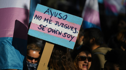Varias personas protestan durante una manifestación en defensa de las leyes LGTBI+ y trans de la Comunidad de Madrid, a 17 de diciembre de 2023. Varias personas protestan durante una manifestación en defensa de las leyes LGTBI+ y trans de la Comunidad de Madrid, a 17 de diciembre de 2023.