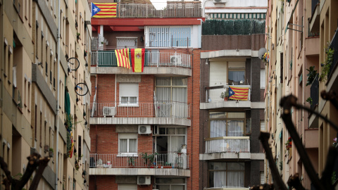 Banderas en los balcones de Barcelona.- REUTERS Banderas en los balcones de Barcelona.- REUTERS