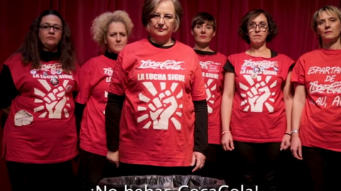 'Espartanas' de Coca-Cola reclaman el boicot a la marca de refrescos en una campaña navideña. 'Espartanas' de Coca-Cola reclaman el boicot a la marca de refrescos en una campaña navideña.
