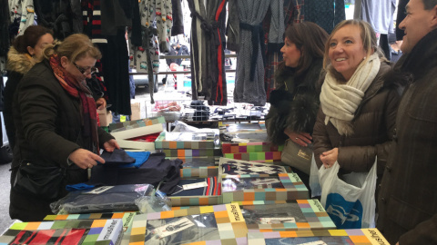 La cap de llista del PP per Lleida, Marisa Xandri, aquest dissabte al mercat de Pardinyes ./ PP La cap de llista del PP per Lleida, Marisa Xandri, aquest dissabte al mercat de Pardinyes ./ PP