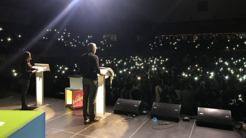 La número 2 de la CUP per Barcelona, Maria Sirvent, i el cap de llista, Carles Riera, a l'acte central de la formació a Barcelona, aquest diumenge. /CUP La número 2 de la CUP per Barcelona, Maria Sirvent, i el cap de llista, Carles Riera, a l'acte central de la formació a Barcelona, aquest diumenge. /CUP