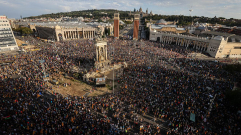 11/09/2023 - Imatge aèria de la plaça Espanya al final de la manifestació independentista de la Diada de l'11 de setembre d'aquest 2023, convocada per l'ANC.