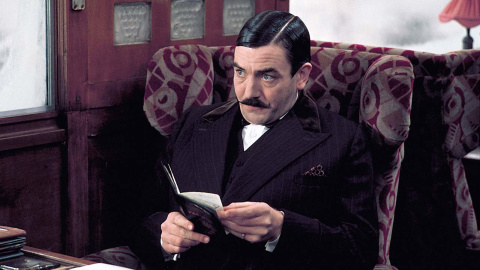 El actor Albert Finney, como Poirot, en 'Asesinato en el Orient Express' (1) El actor Albert Finney, como Poirot, en 'Asesinato en el Orient Express' (1)