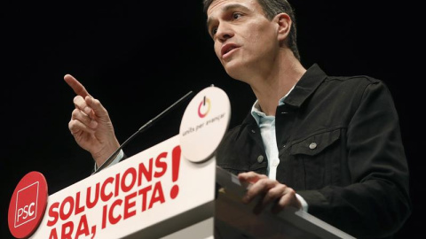 El secretario general de PSOE, Pedro Sánchez, durante su intervención este mediodía en el mitin electoral celebrado en Lleida, en la sexta jornada de campaña para las próximas elecciones del 21D. EFE/ Andreu Dalmau El secretario general de PSOE, Pedro Sánchez, durante su intervención este mediodía en el mitin electoral celebrado en Lleida, en la sexta jornada de campaña para las próximas elecciones del 21D. EFE/ Andreu Dalmau