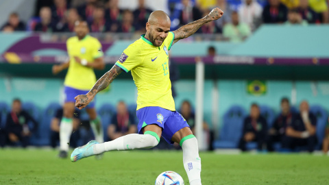 El futbolista Dani Alves, durante un partido de la selección de Brasil del Mundial de Catar, a 5 de diciembre de 2022. El futbolista Dani Alves, durante un partido de la selección de Brasil del Mundial de Catar, a 5 de diciembre de 2022.