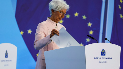 La presidenta del BCE, Christine Lagarde, durante la rueda de prensa tras la reunión del Consejo de Gobierno de la entidad en la que se ha acordado subir los tipos de interés hasa el 4,5%, en su sede en Fráncfort. REUTERS/Wolfgang Rattay La presidenta del BCE, Christine Lagarde, durante la rueda de prensa tras la reunión del Consejo de Gobierno de la entidad en la que se ha acordado subir los tipos de interés hasa el 4,5%, en su sede en Fráncfort. REUTERS/Wolfgang Rattay