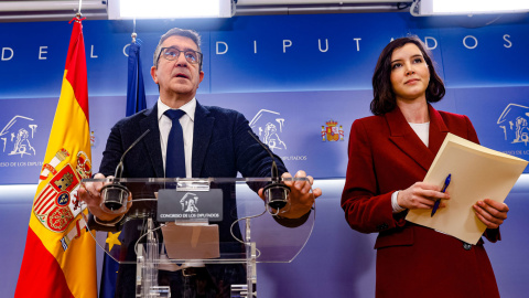 06/02/2023.- El portavoz del grupo socialista, Patxi López, y la secretaria de Igualdad del PSOE, Andrea Fernández, durante la rueda de prensa ofrecida este lunes en el Congreso. El grupo socialista han registrado este lunes en el Congreso una proposici 06/02/2023.- El portavoz del grupo socialista, Patxi López, y la secretaria de Igualdad del PSOE, Andrea Fernández, durante la rueda de prensa ofrecida este lunes en el Congreso. El grupo socialista han registrado este lunes en el Congreso una proposici