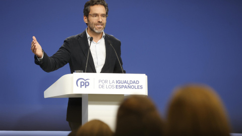 El PP no utilizará las lenguas cooficiales en el Congreso: "No hacemos cosas raras" El PP no utilizará las lenguas cooficiales en el Congreso: "No hacemos cosas raras"