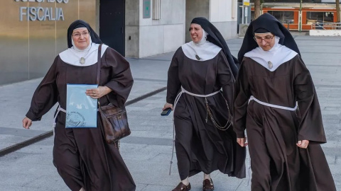 La madre superiora y dos monjas del convento de Belorado. / Santi Otero (EFE) La madre superiora y dos monjas del convento de Belorado. / Santi Otero (EFE)