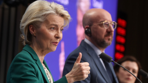 La presidenta de la Comisión Europea, Ursula von der Leyen (i), y el presidente del Consejo Europeo, Charles Michel, durante una rueda de prensa, el 22 de marzo de 2024 en Bruselas (Bélgica). La presidenta de la Comisión Europea, Ursula von der Leyen (i), y el presidente del Consejo Europeo, Charles Michel, durante una rueda de prensa, el 22 de marzo de 2024 en Bruselas (Bélgica).