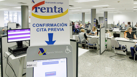 Oficina de la Agencia Tributaria durante el periodo para presentar la declaración de la renta, a 1 de junio de 2023, en Madrid. Oficina de la Agencia Tributaria durante el periodo para presentar la declaración de la renta, a 1 de junio de 2023, en Madrid.