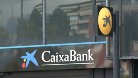 CaixaBank gana casi 4 veces más por la fusión y planea elevar el dividendo CaixaBank gana casi 4 veces más por la fusión y planea elevar el dividendo