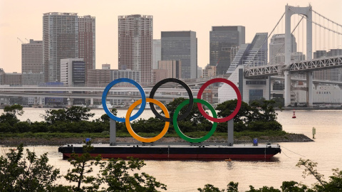 Los anillos de los Juegos Olímpicos en Tokio. Los anillos de los Juegos Olímpicos en Tokio.