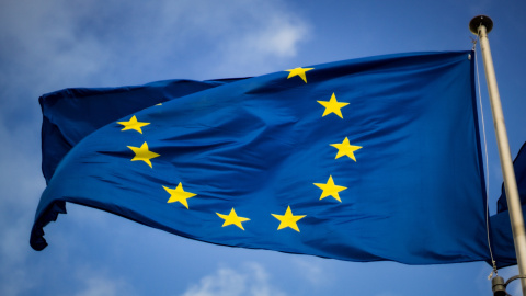 Imagen recurso de la bandera de la Unión Europea ondeando. - Unsplash Imagen recurso de la bandera de la Unión Europea ondeando. - Unsplash