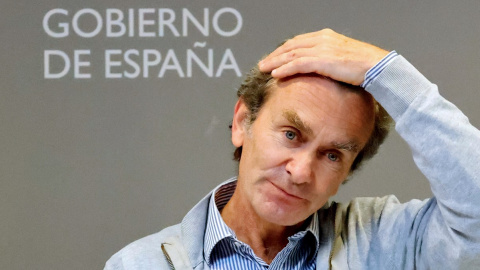 El director del Centro de Coordinación de Alertas y Emergencias Sanitarias (CCAES), Fernando Simón, durante la rueda de prensa ofrecida este lunes para dar los últimos datos de la pandemia del coronavirus. El director del Centro de Coordinación de Alertas y Emergencias Sanitarias (CCAES), Fernando Simón, durante la rueda de prensa ofrecida este lunes para dar los últimos datos de la pandemia del coronavirus.