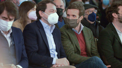 El líder del PP, Pablo Casado (2d), y el candidato del PP a la Presidencia de la Junta de Castilla y León, Alfonso Fernández Mañueco. El líder del PP, Pablo Casado (2d), y el candidato del PP a la Presidencia de la Junta de Castilla y León, Alfonso Fernández Mañueco.