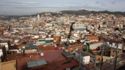 La crisi dels habitatges en mal estat s'estén amb el desallotjament d'una seixantena de veïns de dos edificis de Santa Coloma La crisi dels habitatges en mal estat s'estén amb el desallotjament d'una seixantena de veïns de dos edificis de Santa Coloma