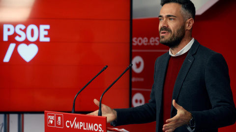 El portavoz de la Ejecutiva del PSOE, Felipe Sicilia durante la rueda de prensa celebrada este lunes en la sede del partido en Madrid. El portavoz de la Ejecutiva del PSOE, Felipe Sicilia durante la rueda de prensa celebrada este lunes en la sede del partido en Madrid.