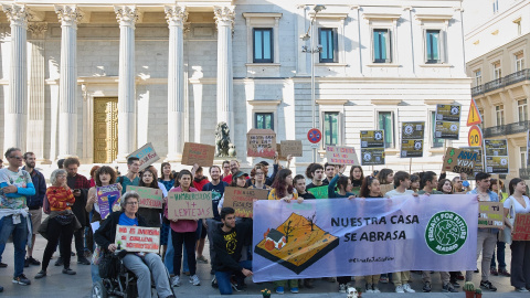 Decenas de personas durante una manifestación para denunciar la sequía, a 19 de abril de 2024, en Madrid (España). Decenas de personas durante una manifestación para denunciar la sequía, a 19 de abril de 2024, en Madrid (España).