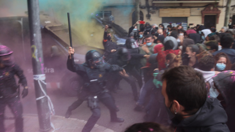 Carga policial junto al Bloc Llavors en Barcelona. Carga policial junto al Bloc Llavors en Barcelona.