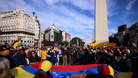 3 de agosto de 2024. Cientos de manifestantes alrededor del Obelisco de Buenos Aires, en contra de los resultados electorales en Venezuela, a 3 de agosto de 2024. 3 de agosto de 2024. Cientos de manifestantes alrededor del Obelisco de Buenos Aires, en contra de los resultados electorales en Venezuela, a 3 de agosto de 2024.