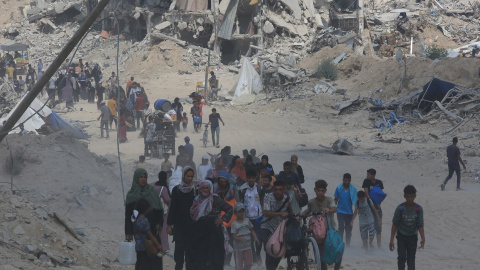 30 de julio de 2024. Un grupo de desplazados regresan a sus hogares destruidos tras la desocupación israelí en Khan Yunis, a 30 de julio de 2024. 30 de julio de 2024. Un grupo de desplazados regresan a sus hogares destruidos tras la desocupación israelí en Khan Yunis, a 30 de julio de 2024.