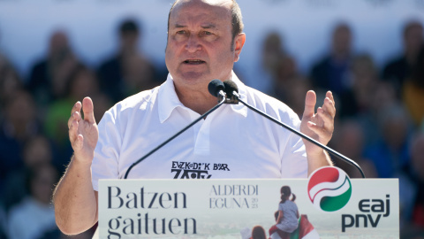 El presidente del PNV, Andoni Ortuzar, interviene durante la celebración del Alderdi Eguna, a 24 de septiembre de 2023, en Vitoria. El presidente del PNV, Andoni Ortuzar, interviene durante la celebración del Alderdi Eguna, a 24 de septiembre de 2023, en Vitoria.