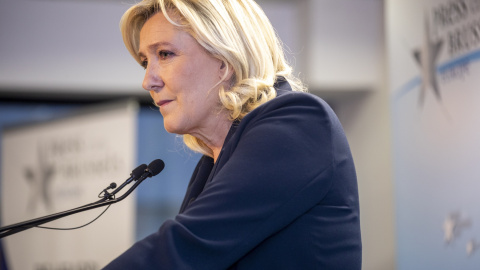 2/2/22-La líder de extrema derecha francesa Marine le Pen habla durante una conferencia de prensa en Bruselas, Bélgica (22/10/2021). 2/2/22-La líder de extrema derecha francesa Marine le Pen habla durante una conferencia de prensa en Bruselas, Bélgica (22/10/2021).