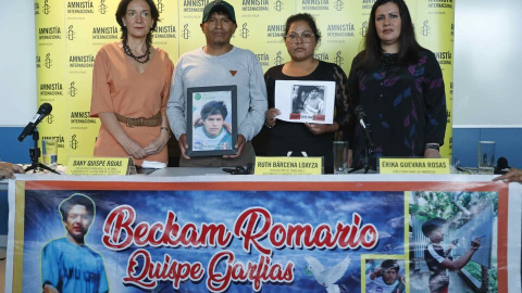 Cargos políticos junto a familiares de asesinados durante las protestas, durante una rueda de prensa, a 16 de febrero de 2023 en Lima (Perú). Cargos políticos junto a familiares de asesinados durante las protestas, durante una rueda de prensa, a 16 de febrero de 2023 en Lima (Perú).