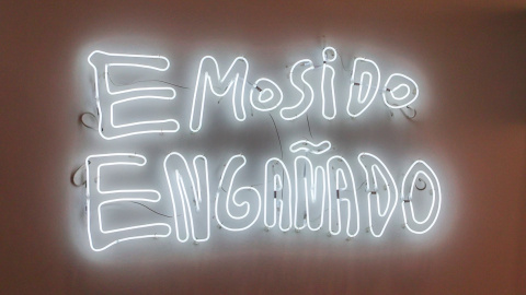 El neón 'emosido engañado', de Marco Godoy, en ARCO. El neón 'emosido engañado', de Marco Godoy, en ARCO.