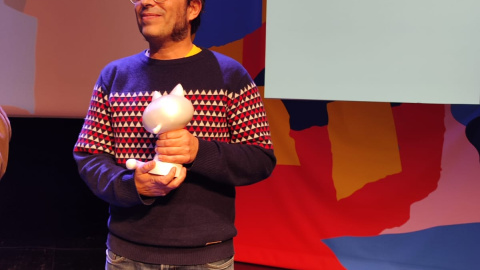 Marc Charles, editor de la revista, recollint el premi al millor còmic alternatiu al Festival d'Angulema. Marc Charles, editor de la revista, recollint el premi al millor còmic alternatiu al Festival d'Angulema.