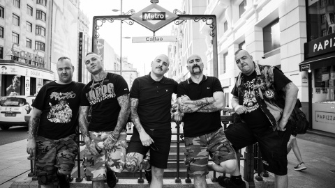 La banda Non Servium formada por el vocalista Carlos, los guitarristas Snoker e Ivi, el bajista Gordo y el batería Niño. La banda Non Servium formada por el vocalista Carlos, los guitarristas Snoker e Ivi, el bajista Gordo y el batería Niño.