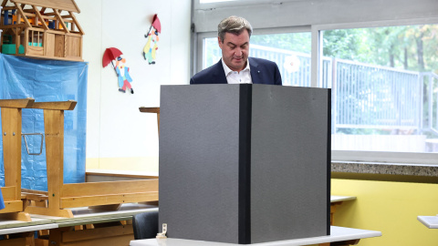 Markus Söder, el principal candidato de la CSU, vota en la escuela Theodor Billroth a 08/10/2023. Markus Söder, el principal candidato de la CSU, vota en la escuela Theodor Billroth a 08/10/2023.
