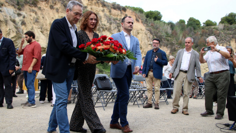 La consellera Gemma Ubasart encapçala l'ofrena floral al monument de la Pietat pels immolats per la llibertat de Catalunya. La consellera Gemma Ubasart encapçala l'ofrena floral al monument de la Pietat pels immolats per la llibertat de Catalunya.