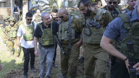 El primer ministro de Israel, Benjamín Netanyahu (2i), visita este sábado, la Franja de Gaza. El primer ministro de Israel, Benjamín Netanyahu (2i), visita este sábado, la Franja de Gaza.