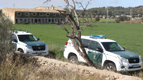 Imagen de archivo de dos coches de la Guardia Civil aparcados, a 7 de marzo de 2023. Imagen de archivo de dos coches de la Guardia Civil aparcados, a 7 de marzo de 2023.