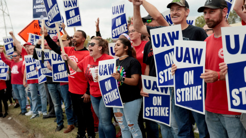 Miembros en huelga de United Auto Workers (UAW) de la planta Delta de General Motors Lansing en Delta Township, Michigan, EE. UU., 29 de septiembre de 2023. Miembros en huelga de United Auto Workers (UAW) de la planta Delta de General Motors Lansing en Delta Township, Michigan, EE. UU., 29 de septiembre de 2023.