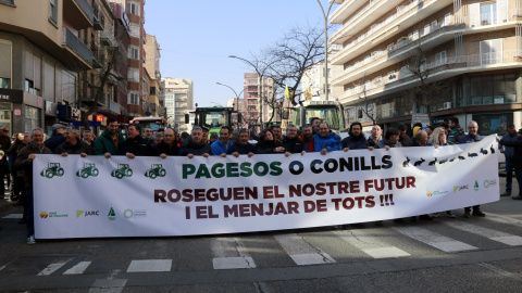 Pancarta de la manifestació a Lleida d'aquest divendres contra la plaga de conills convocada per la plataforma 'Pagesos o Conills'. Pancarta de la manifestació a Lleida d'aquest divendres contra la plaga de conills convocada per la plataforma 'Pagesos o Conills'.