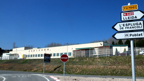 Panoràmica de l'empresa escorxador Cunicarn a la carretera que condueix a l'Espluga de Francolí, a la Conca de Barberà. El grup, segon productor de conill de l'Estat, ha venut les instal·lacions. Panoràmica de l'empresa escorxador Cunicarn a la carretera que condueix a l'Espluga de Francolí, a la Conca de Barberà. El grup, segon productor de conill de l'Estat, ha venut les instal·lacions.