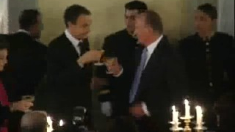 Zapatero dedica un brindis al rey por su cumpleaños Zapatero dedica un brindis al rey por su cumpleaños