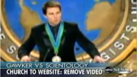 Tom Cruise y su medalla de cienciólogo Tom Cruise y su medalla de cienciólogo