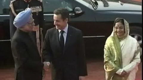 Nicolas Sarkozy visita la India sin la compañía de Carla Bruni Nicolas Sarkozy visita la India sin la compañía de Carla Bruni