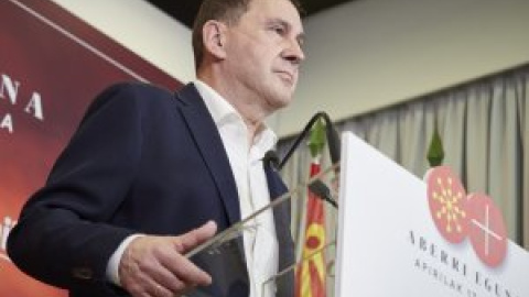 Otegi: "Aquí algunos salieron de rositas de 40 años de dictadura y ese Estado profundo sigue funcionando al margen" Otegi: "Aquí algunos salieron de rositas de 40 años de dictadura y ese Estado profundo sigue funcionando al margen"