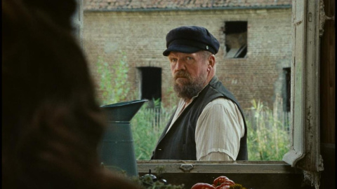 El actor Raphaël Thiéry, en una secuencia de la película 'Scarlet'