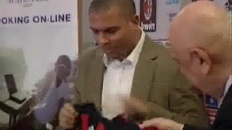 Ronaldo se rompe el tendón rotuliano de la rodilla izquierda Ronaldo se rompe el tendón rotuliano de la rodilla izquierda